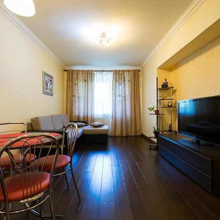 Nadezhda Apartments In Touristic Area, On The Dostyk Avenue 89 อัลมาตี ภายนอก รูปภาพ