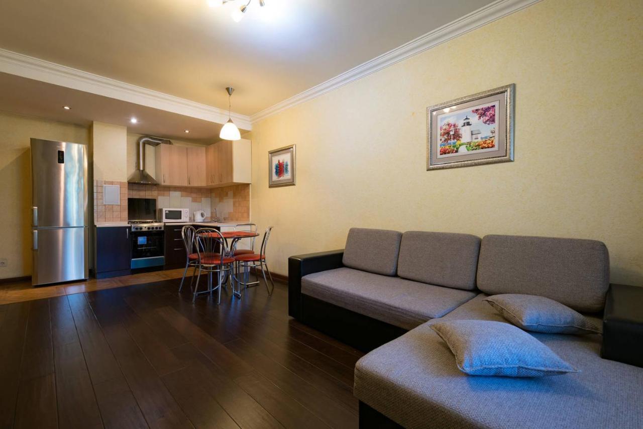 Nadezhda Apartments In Touristic Area, On The Dostyk Avenue 89 อัลมาตี ภายนอก รูปภาพ