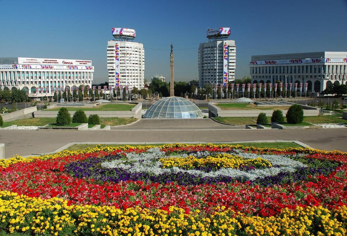 Nadezhda Apartments In Touristic Area, On The Dostyk Avenue 89 อัลมาตี ภายนอก รูปภาพ