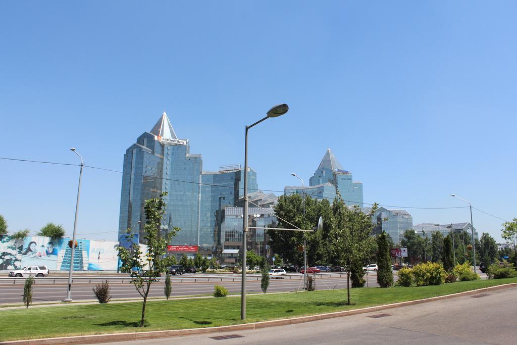 Nadezhda Apartments In Touristic Area, On The Dostyk Avenue 89 อัลมาตี ภายนอก รูปภาพ