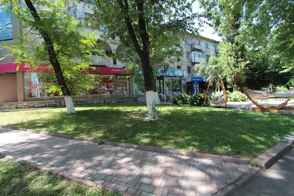 Nadezhda Apartments In Touristic Area, On The Dostyk Avenue 89 อัลมาตี ภายนอก รูปภาพ